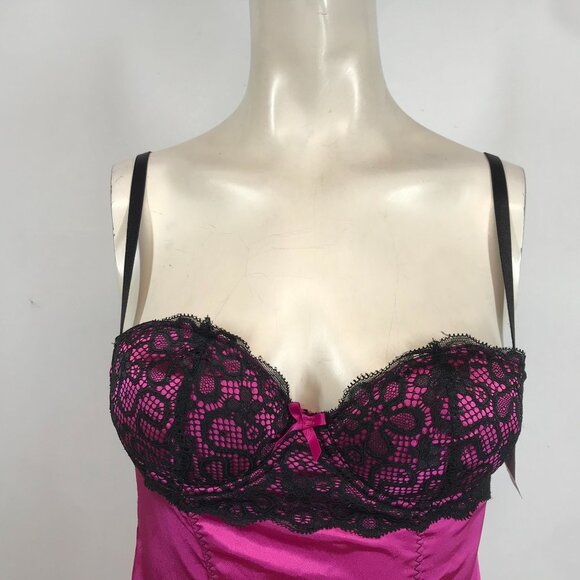 FREDERICKS OF HOLLYWOOD WOMEN'S SMALL -MAGENTA 2 PIECE LINGERIE SET - Picture 2 of 10